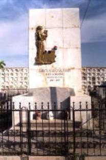 Mausoleo del Poeta A. Salaverry Ramírez